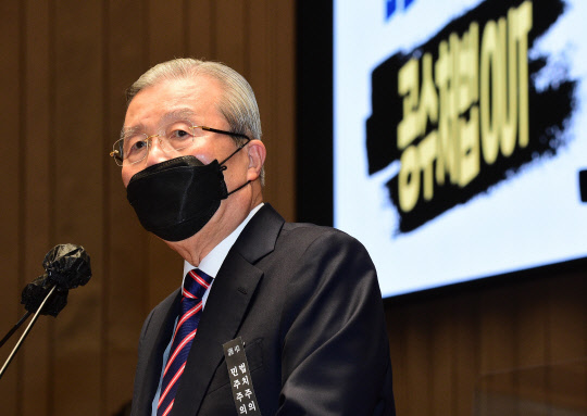 김종인 국민의힘 비상대책위원장이 8일 국회에서 열린 비상의원총회에서 발언하고 있다. 연합뉴스